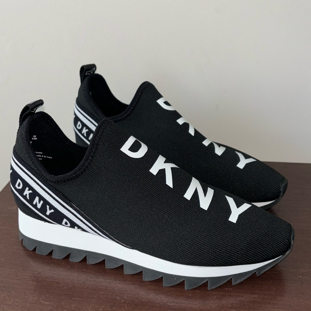 DKNY slip on sneaker Abbi black and white branded style NWT women sz 9